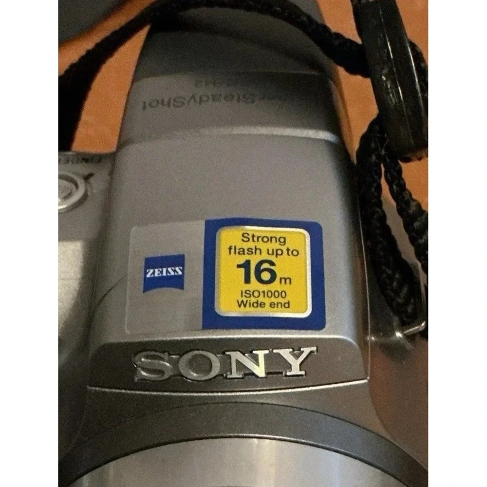 Sony Cyber-shot DSC-H2 6.0MP Digital Camera 12x Optical Zoom In Original Box